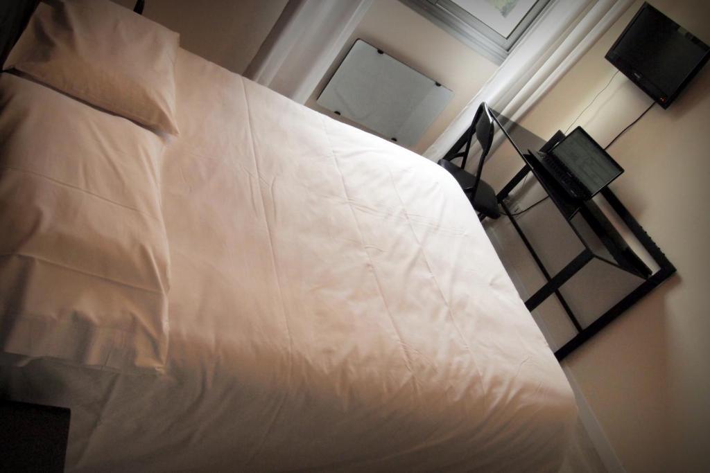 Hotel Le Rohu Séné Zimmer foto